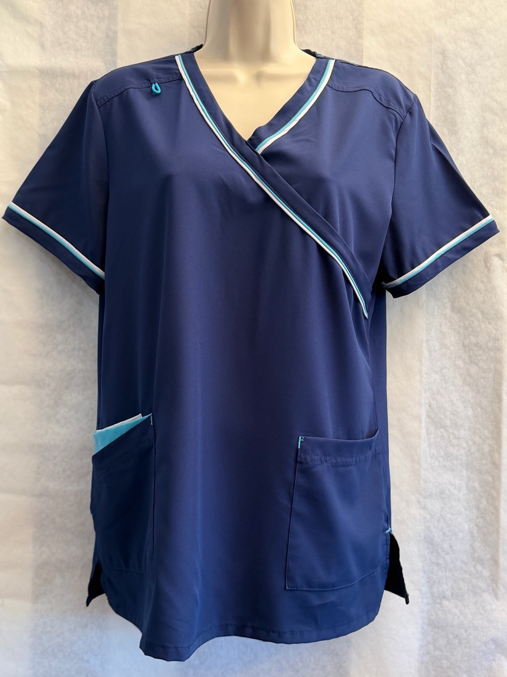 Women's Navy Front Wrap Scrub Top with Light Blue Trim Sz-M. FF20